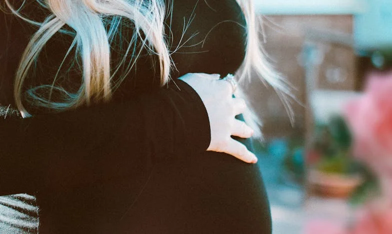 Mezi povinností a láskou: Příběh jedné starší sestry