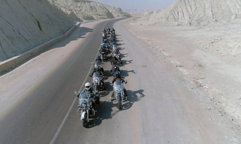 Moje dcera rodila v kuchyni, zatímco její muž sledoval fotbal – příběh o tom, jak jsme se ztratili v každodennosti