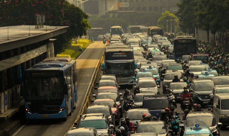 Můj manžel poslouchá jen svou matku. Co mám dělat?