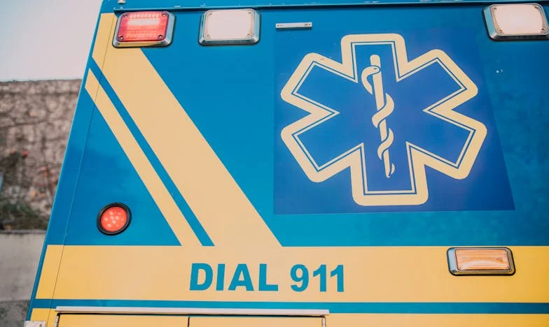 „Nemůžu pohnout nohama, prosím, pomozte mi…“ – Příběh z pražského sídliště