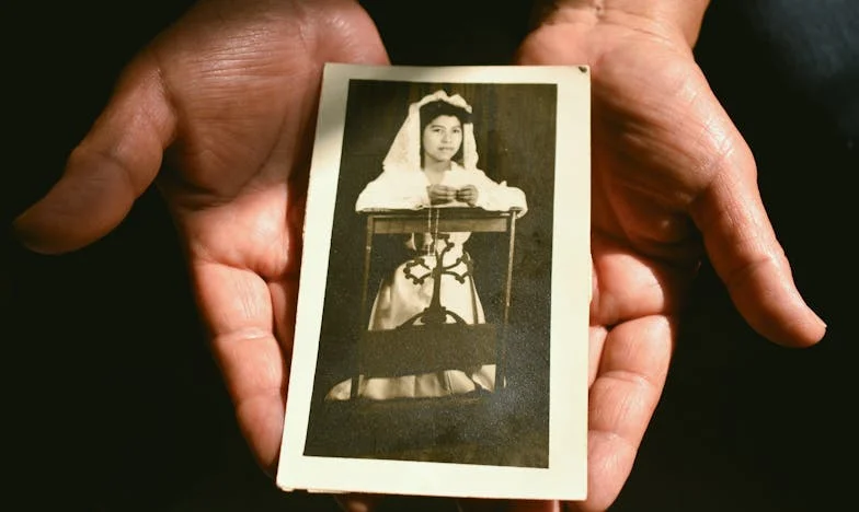 Poslední procházka v dešti: Příběh lásky, ztráty a rodinných tajemství