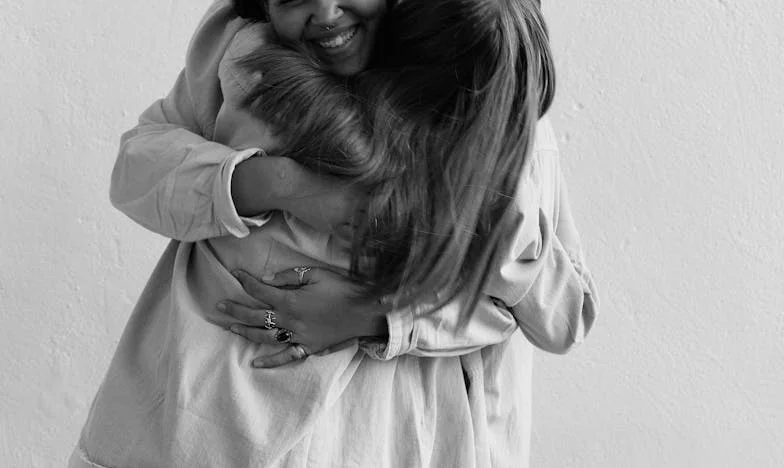 „Přivez vnoučata, ale peněženku nezapomeň” – rodinné tajemství na zahradě mých rodičů