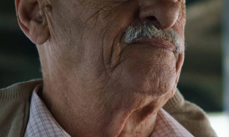 Když se pravda ozve: Příběh z pražského butiku