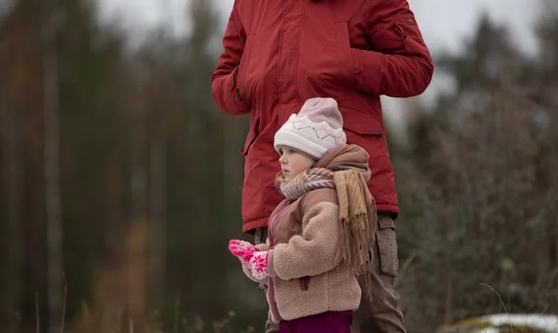 Ponížili mě za to, že jsem přijel metrem na rodinnou večeři… Netušili, že jsem ten „tajemný investor“, co koupil jejich dluh