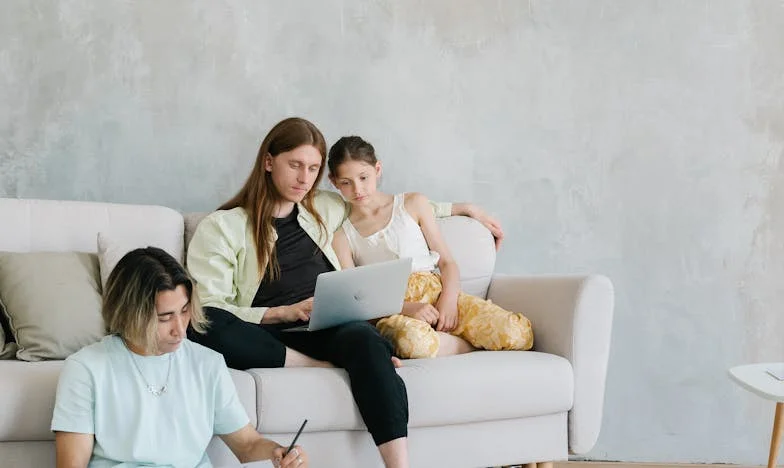 „Přinesla jsi na naši rodinu neštěstí!” — příběh, který mi zlomil život