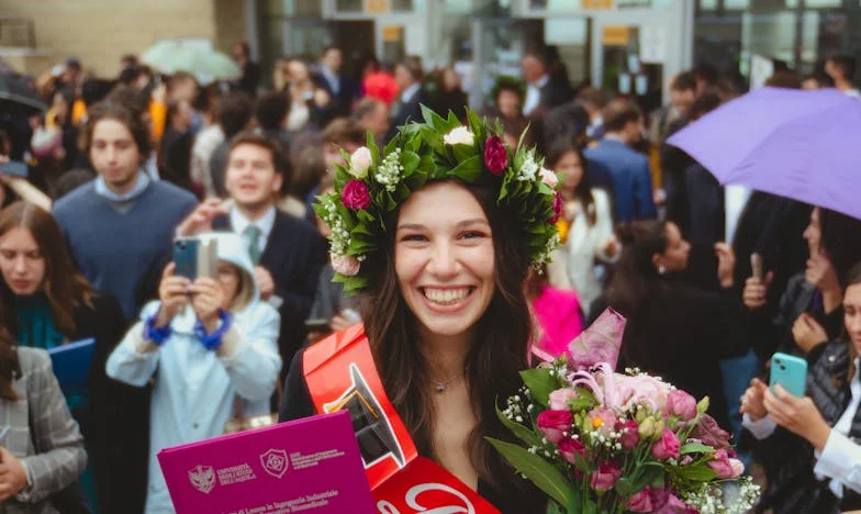 „Ten náhrdelník patří mé dceři!“ – Příběh jedné pražské noci, která změnila vše
