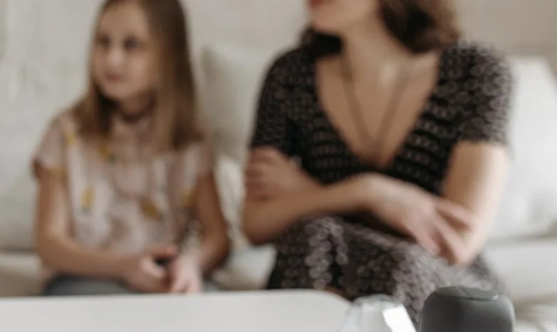 Mami, proč nás vyhazuješ? Život na hraně v pražském paneláku