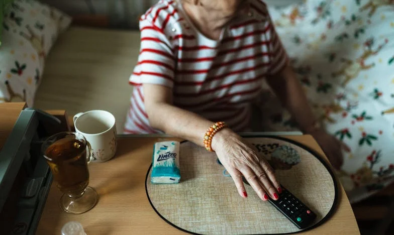„Ne, tvoje matka u nás bydlet nebude“ — Můj boj za domov a důstojnost