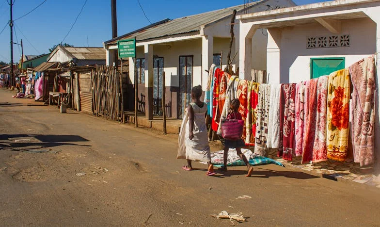 „Przyszłam do synowej o 10 rano: ona śpi, dzieci same się bawią, a potem narzeka na zmęczenie” – Historia, która podzieliła naszą rodzinę