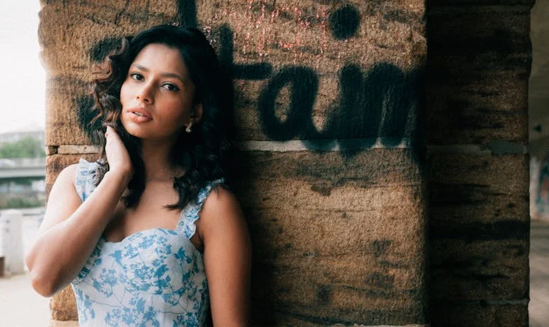 Wyrzucona z domu po wiadomości o ciąży – po dekadzie rodzina prosi mnie o pomoc. Moja historia dorastania na własnych warunkach