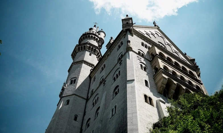 „Czy postanowiłaś zostać pasożytem na zawsze?” — Jak teściowa doprowadziła mnie do łez