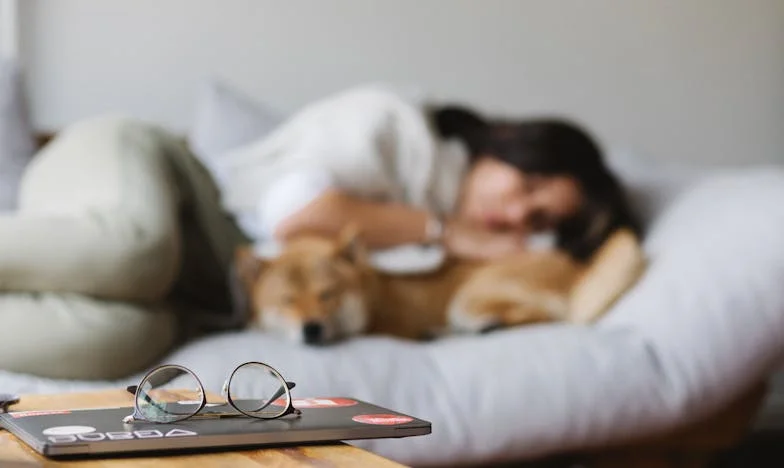 „Skoro gotowanie sprawia ci tyle trudności, może w ogóle sobie pójdziesz…” – historia zdrady, która przyszła z najbliższego domu