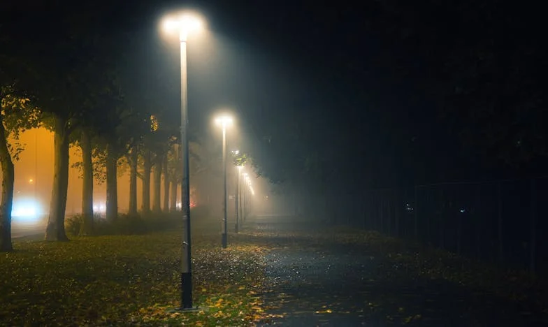 Bez dźwięku: Opowieść o chłopcu, który pierwszy raz usłyszał morze