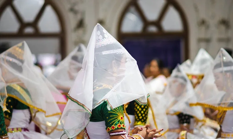 Kwiatowa sukienka i łzy na studniówce: Historia Magdy Kowalskiej, której życie zmieniła jedna noc