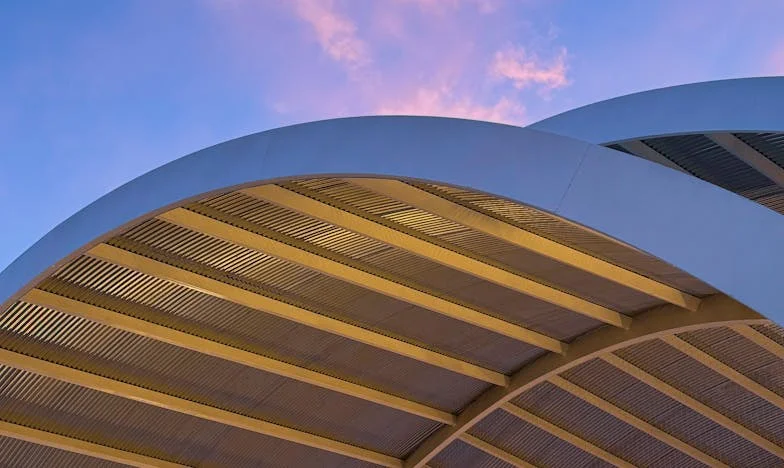 Pod dachem z eternitu: Moja rodzina, mój więzienie. Historia walki o siebie w cieniu polskiej codzienności