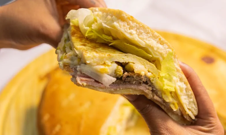 Urodzinowa niespodzianka, która zamieniła się w rodzinny dramat: "Teściowa postanowiła świętować w moim domu bez pytania"