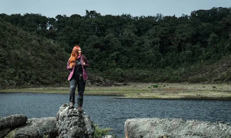 Błagam sąsiada o pomoc dla mamy i brata – rozmowa, która zmieniła wszystko, co myślałam o rodzinie i zaufaniu