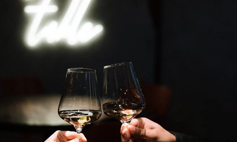 Między minutami a murami: Moje życie w cieniu teściowej