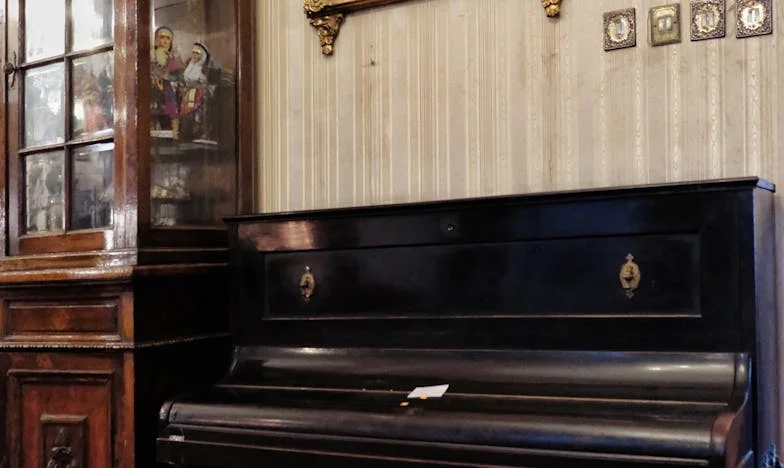 Milczenie matki: Tajemnica, która rozdziera rodzinę od środka