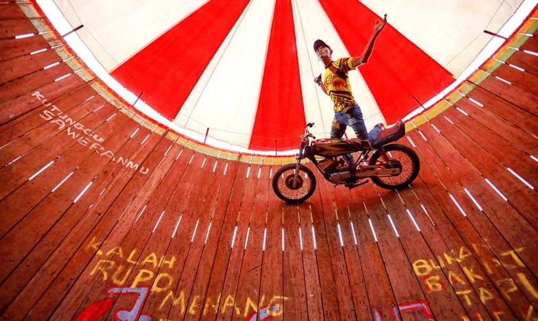 Iskra wśród popiołów: Jak Dzień Kobiet prawie skończył się tragedią w mojej rodzinie