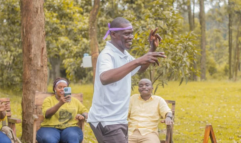 Jak sąsiad Andrzej nauczył nieproszonych gości manier – opowieść z działki pełna emocji