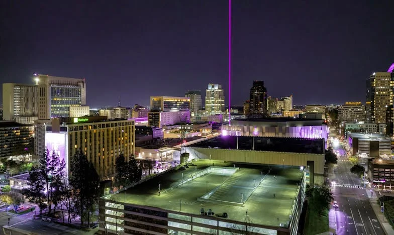 Na krawędzi światła: Historia polskiego chłopaka, który nie chciał się poddać