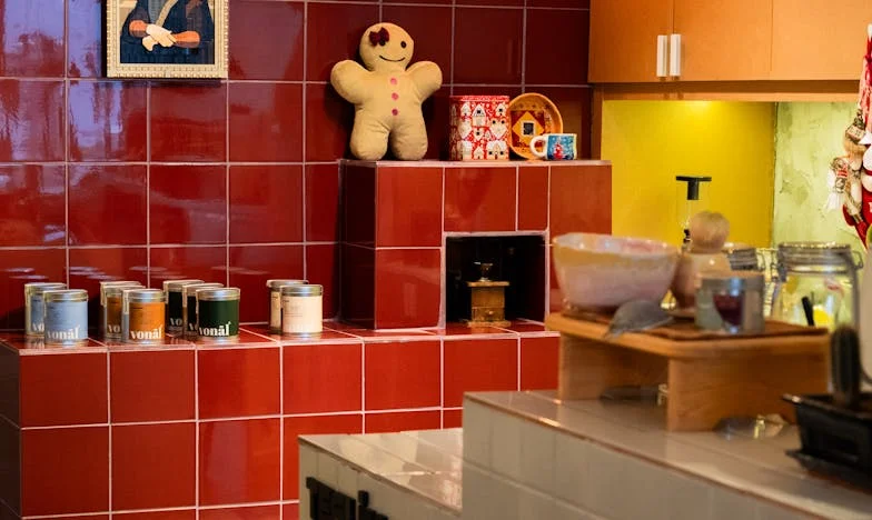 Nieproszony gość: Gdy teść wprowadza się pod nasz dach i wszystko się zmienia