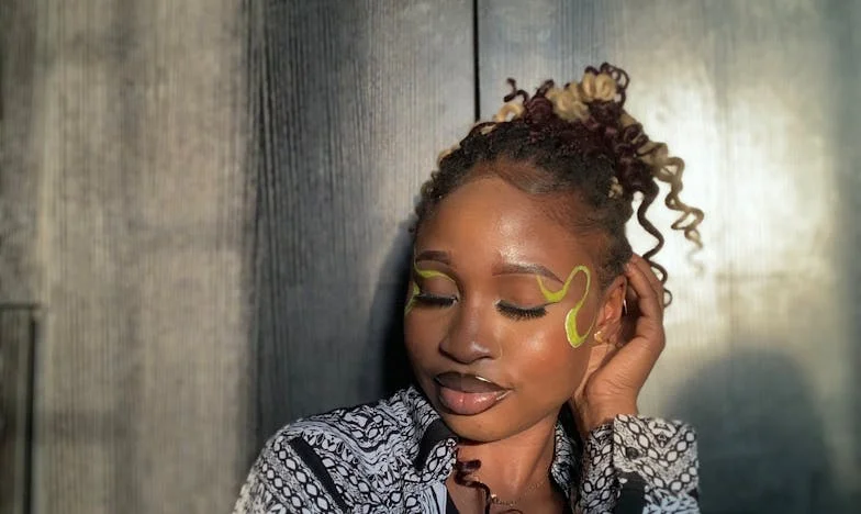 Zamknęłam oczy na jego zdradę – aż do dnia, gdy upadłam na ulicy i zobaczyłam, kto naprawdę jest przy mnie