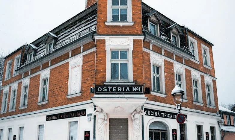 Nigdy nie sądziłam, że będę musiała udawać martwą, by przeżyć – Moja walka z przemocą domową w polskiej rodzinie