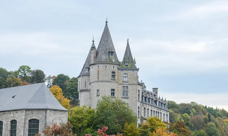 Jutro wyjawię mu wszystko: Opowieść o rodzinnych sekretach i cenie prawdy