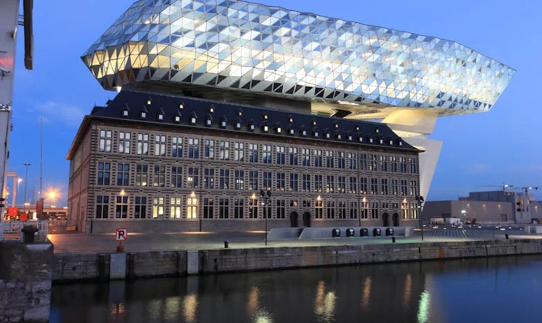 Kiedy wszystko się rozpada: Opowieść o mojej rodzinie, miłości i stracie