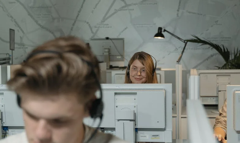 „Nie mogłam jej zostawić na ulicy, ale mąż kazał zamknąć drzwi” – Wyznanie o granicach rodziny i sumieniu