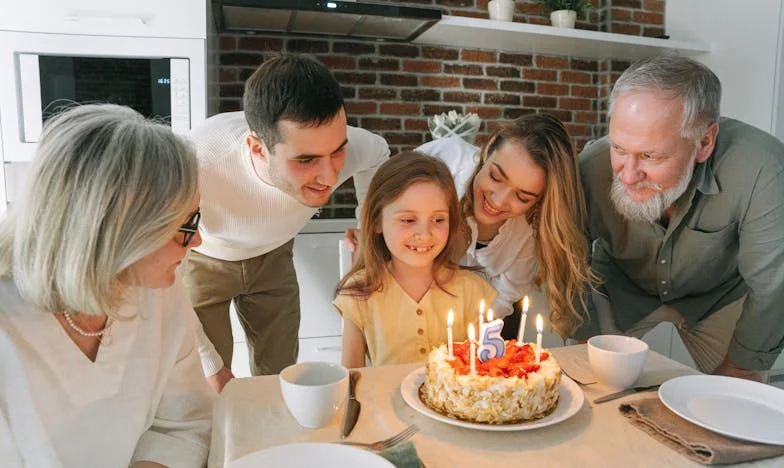 Niewidzialna Gospodyni: Rozbite Urodziny