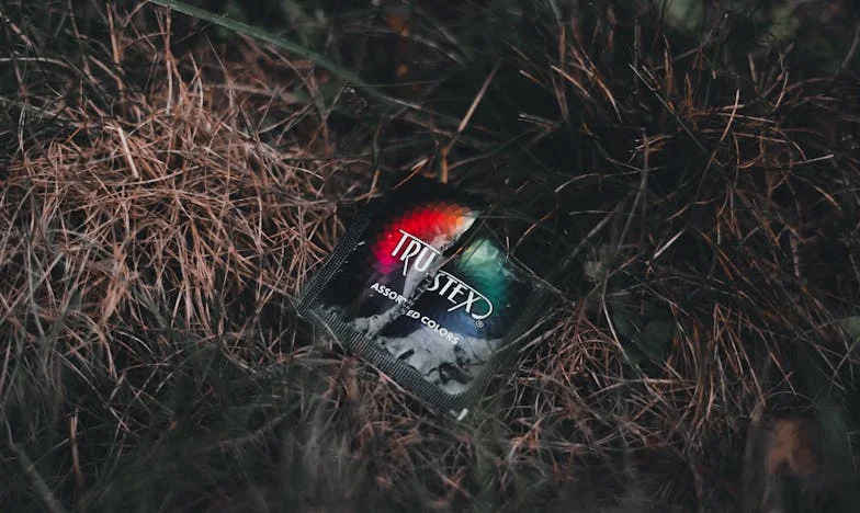 Nowa praca, stare lęki: Jak poradzić sobie z niechcianą uwagą w biurze?