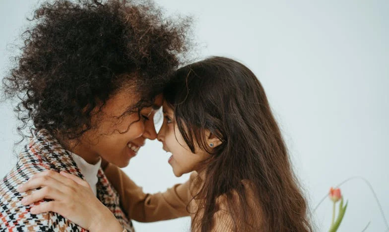 „Tylko na chwilę, obiecuję” — jak mój brat z żoną wprowadzili się do mnie i rozbili mi życie na kawałki