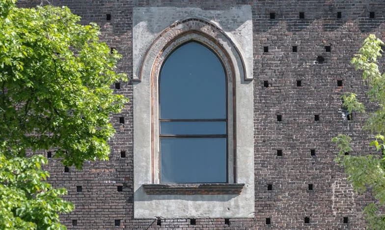 Dom, który miał być schronieniem – historia o marzeniach i rodzinnych konfliktach