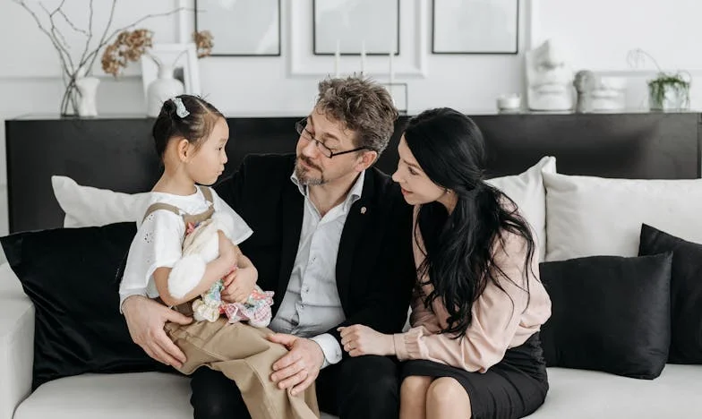 „Nie wsiadaj do mojego samochodu w ciąży!” – Historia rozpadu polskiej rodziny przez przesądy, konflikty i samotność