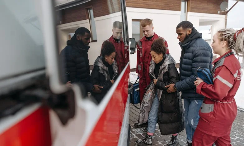 Tajemnicza sąsiadka z piątego piętra i cena, jaką płaci się za święty spokój