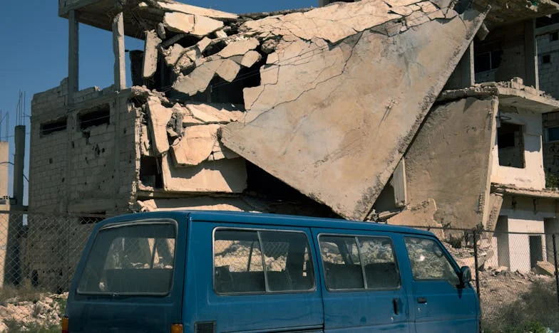 Dom nie dany, lecz pożyczony: O cienkich liniach rodzinnej hojności