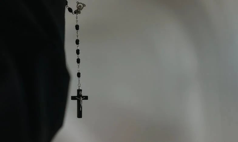 Pies na Klonowej – Historia o Miłości, Stracie i Wyborach