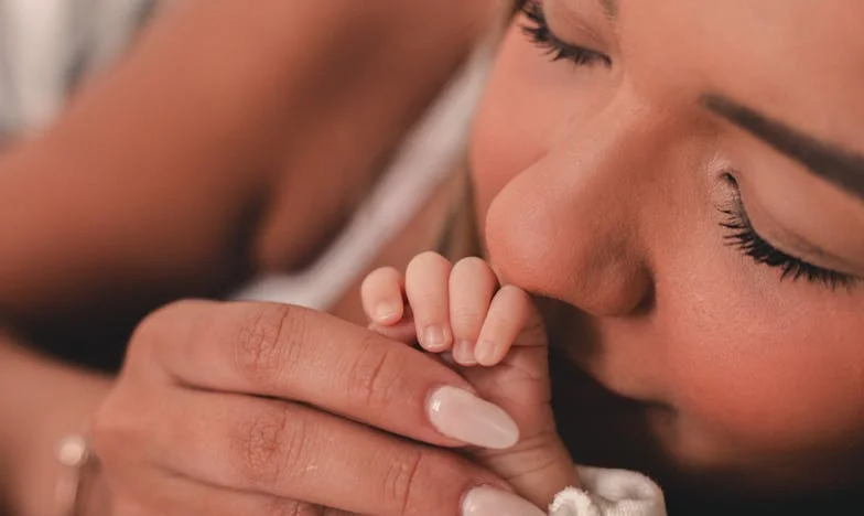 Rodzina w jednej chwili: Jak adoptowaliśmy braci i dowiedzieliśmy się, że spodziewamy się trojaczków