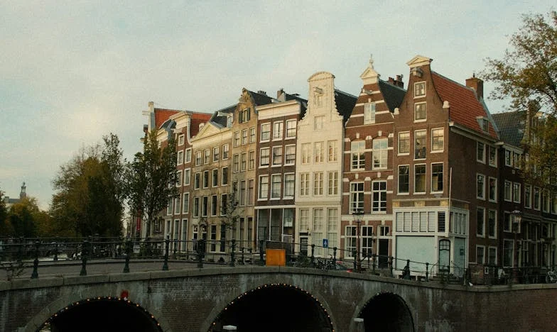 Between Panic and Grace: My Night With a Voice I Couldn't Ignore