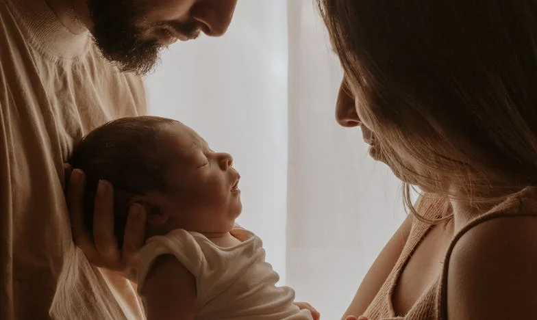 “The Day I Found Her Name on His Phone”: A Wife’s Reckoning After 35 Years