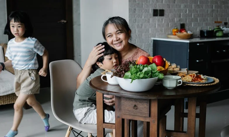 The Night My Family’s Secrets Exploded: What My Husband Saw at Grandma’s 85th Birthday