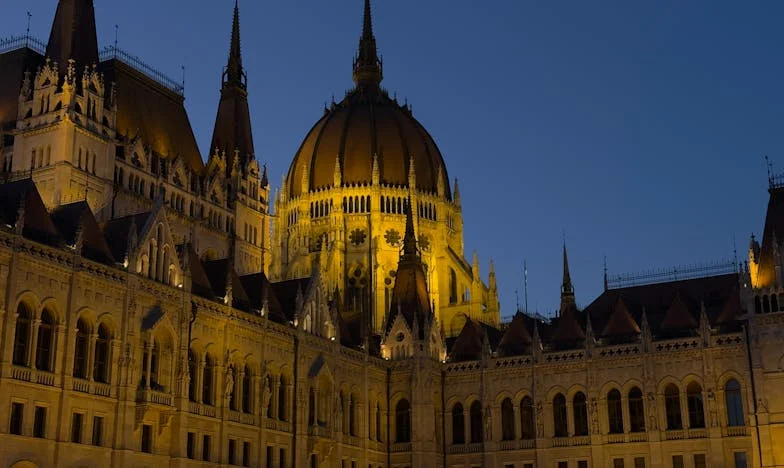 A Letter That Changed Everything: The Day My World Collapsed in a Glass Lobby