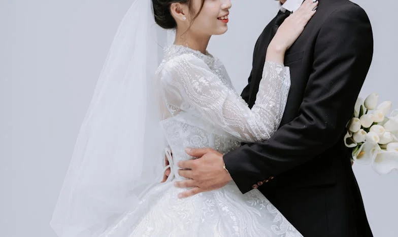 She Never Spoke Until Our Wedding Night—And Then She Revealed My Mother’s Darkest Secret