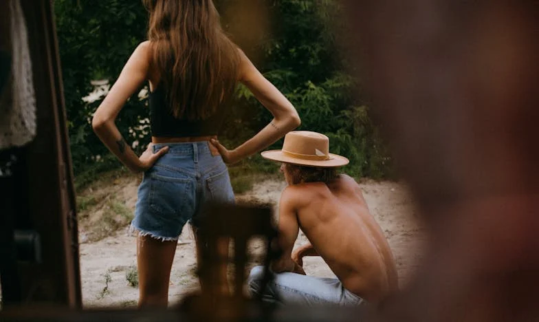 Derrière les Manches Longues : Mon Secret, Notre Épreuve
