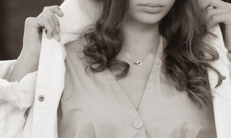 « Tu ne reverras plus jamais ta petite-fille ! » – L’histoire d’une belle-mère française qui a brisé ma famille