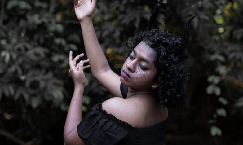 À la croisée des chemins : Comment j'ai trouvé la force après la trahison de mon mari