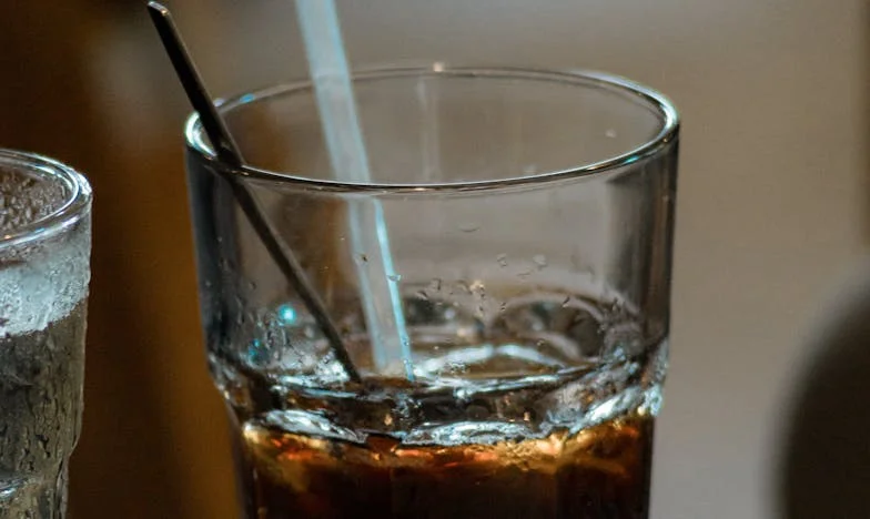 « Ne te presse pas, Lucie ! » – L’échappée d’une mariée sous l’emprise d’une famille étrangère